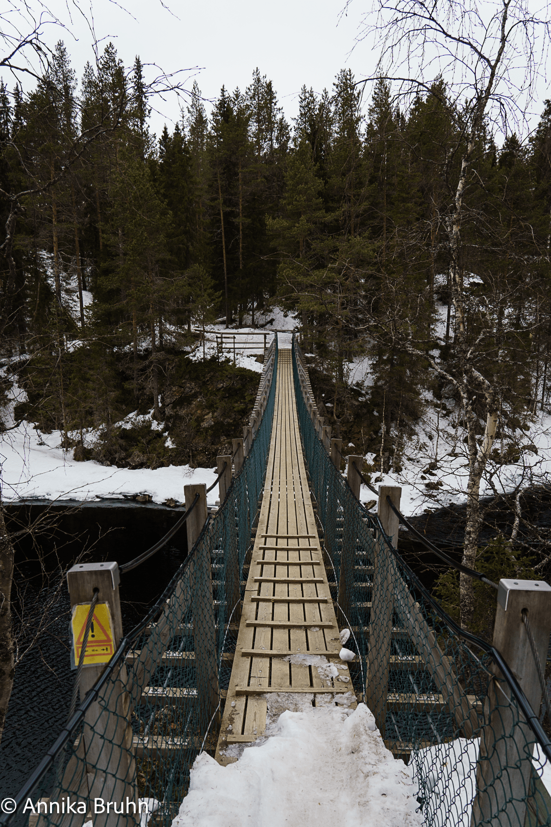 Die erste Hängebrücke